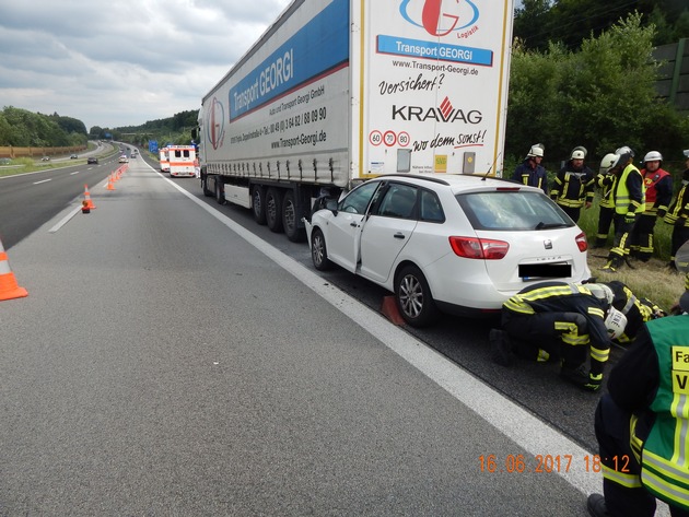 POL-VDKO: Sperrung der Bundesautobahn Richtung Süden wegen Verkehrsunfalls mit Verletzen - Rettungshubschrauber im Einsatz