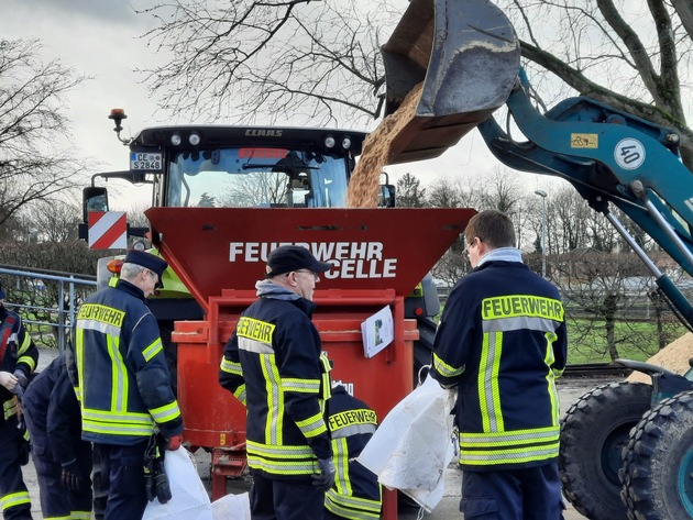 FW Celle: Hochwassereinsätze am 1. Weihnachtstag - 2. Lagemeldung