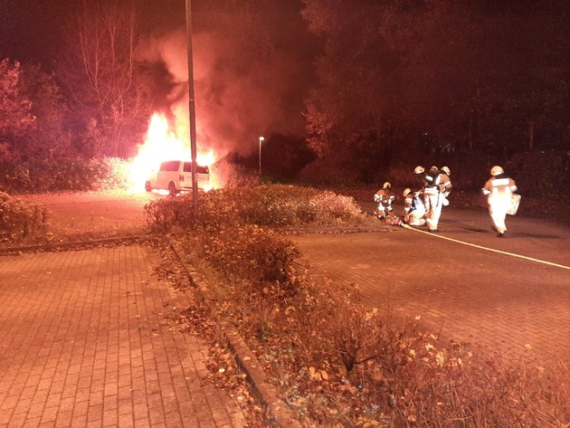 POL-SE: Quickborn - Fahrzeugbrand am AKN Bahnhof - Polizei sucht Zeugen