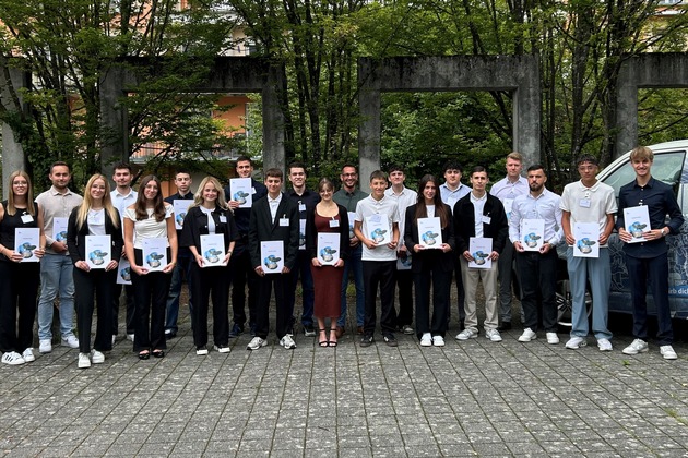 HZA-SI: Berufseinsteiger beim Hauptzollamt Singen/ 42 junge Menschen starten ihre Ausbildung bzw. ihr Studium beim Hauptzollamt Singen