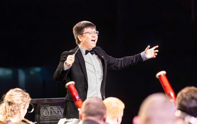 Goldener Dirigierstab beim World Music Contest: Augsburger Student Jen-Jen Liu gewinnt