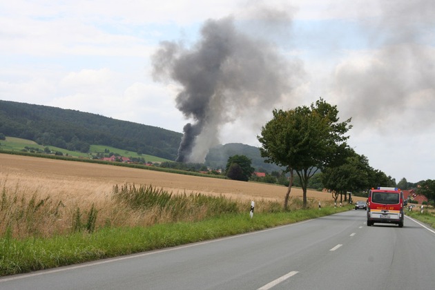 POL-HM: Brand einer Lagerhalle