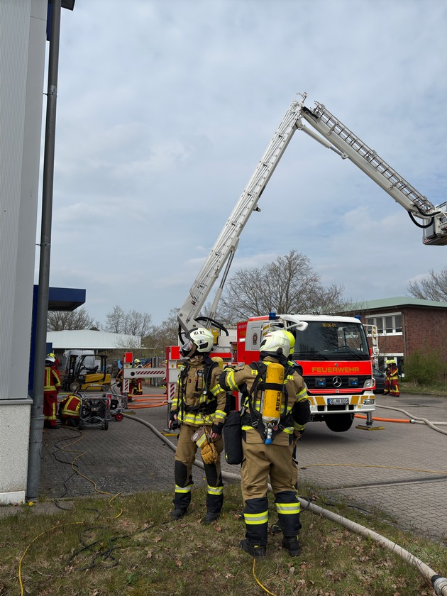 FW-SE: Feuer in Gewerbebetrieb in Kaltenkirchen