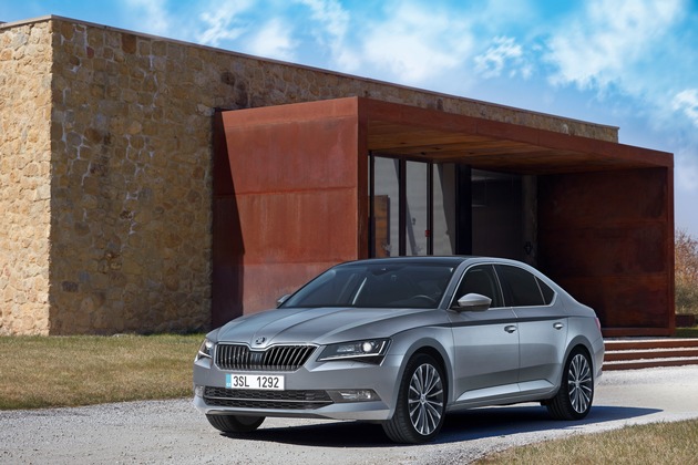 15 Jahre SKODA SUPERB: Flaggschiff der Marke feiert Produktionsjubiläum (FOTO)