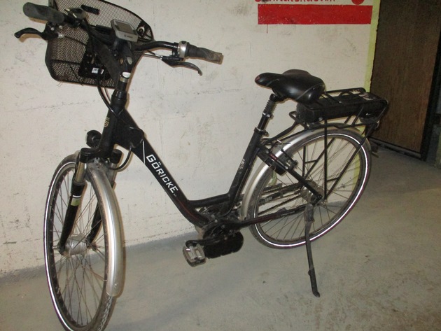 POL-FL: Mohrkirch - Wem gehören diese Fahrräder?
