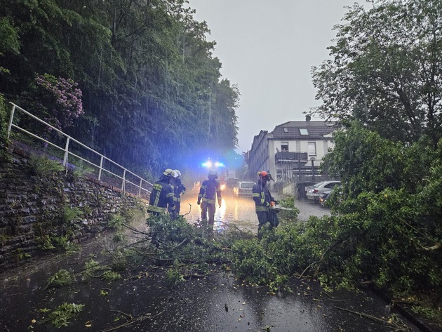 FW-EN: Feuerwehr Wetter (Ruhr) am Wochenende 8x gefordert