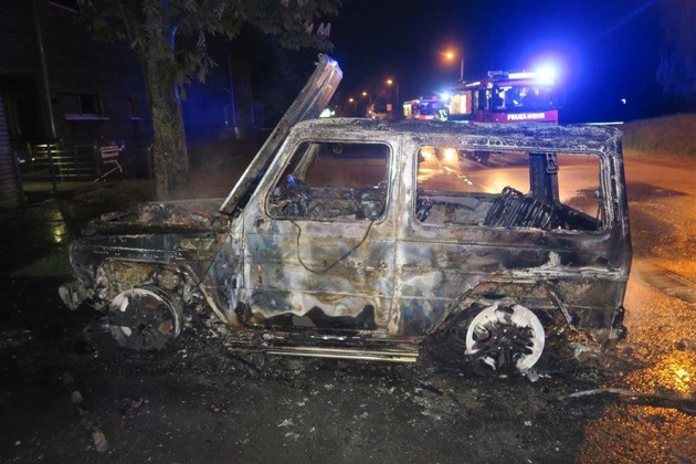 POL-ME: Am Wasserski-Gelände: Mercedes brannte aus - die Polizei ermittelt und bittet um Zeugenhinweise - Langenfeld - 2305029