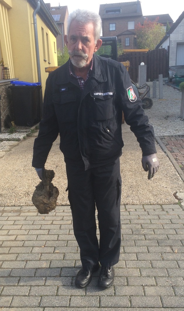 FW-Stolberg: Mörsergranate bei Gartenarbeiten gefunden