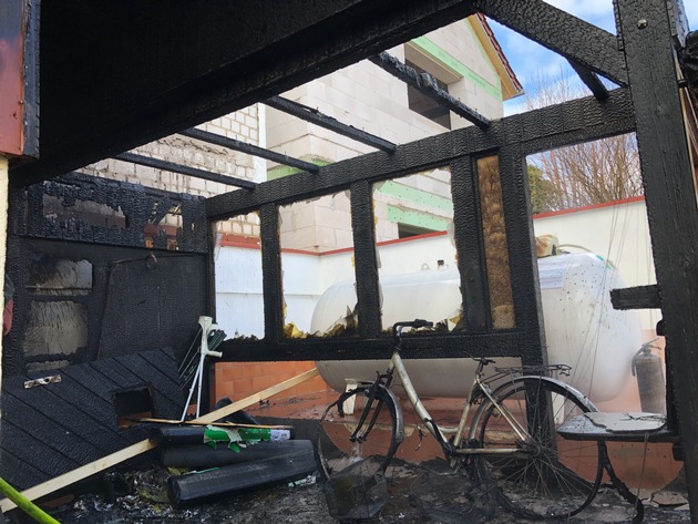 POL-PDWO: Osthofen - Anbau durch Feuer zerstört