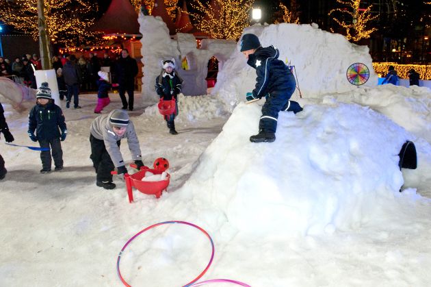 Schnee, Eisshows und Wintermarkt: Die Autostadt eröffnet Winterinszenierung