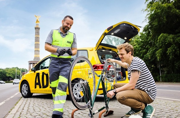 Gelbe Engel: 40.000 Fahrräder wieder flottgemacht / Häufigste Pannenursache ein defekter Reifen / ADAC Tipps für den Saisonstart / Netz der Radservice-Stationen ausgebaut