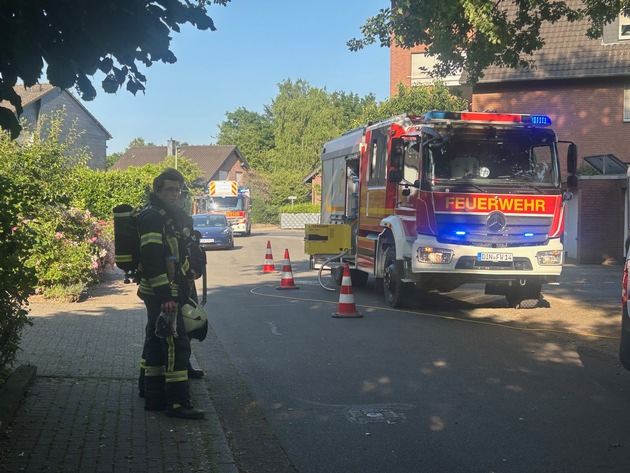 FW Dinslaken: Längster Tag des Jahres fordert Dinslakener Feuerwehr und Rettungsdienst