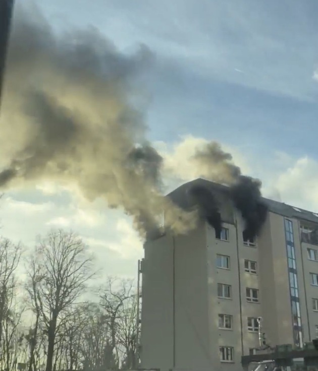FW Dresden: Ausgedehnter Wohnungsbrand - Feuerwehr verhindert durch schnelles Eingreifen die Ausbreitung
