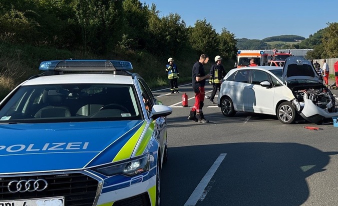 POL-PIROK: Schwerer Verkehrsunfall - Biker tödlich verletzt - Autofahrer leicht verletzt