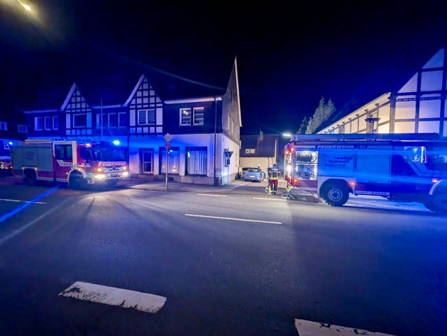 FW-OE: N&auml;chtlicher Brandeinsatz in Elspe