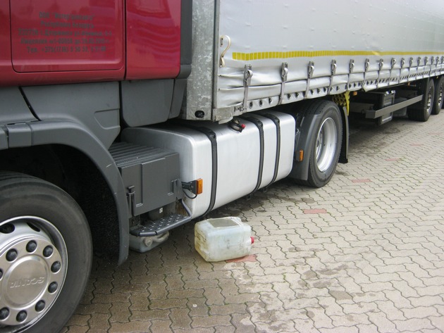 POL-WL: Bei Unfall schlägt Dieseltank leck.