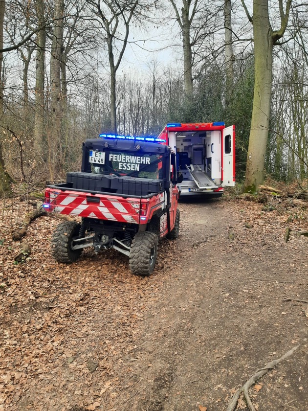 FW-E: Verletzte Person im Wald - erster Einsatz des neuen ATV der Feuerwehr Essen