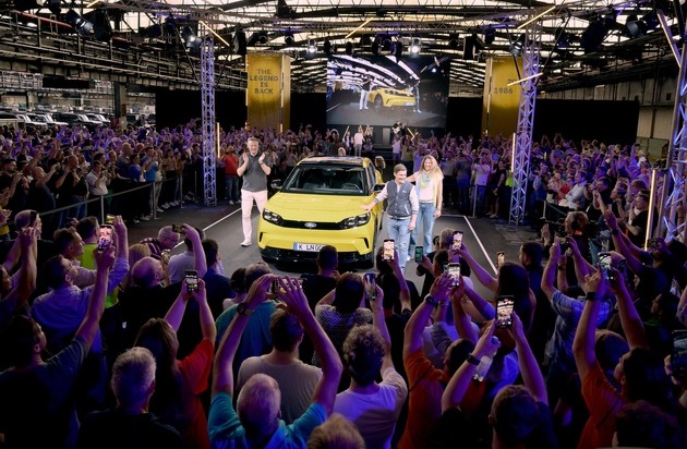 Ford-Werke GmbH: 2.000 Ford-Beschäftigte in Köln feiern Rückkehr einer Legende. Elektrischer Ford Capri enthüllt