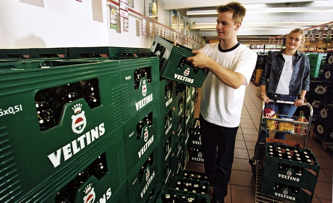 Wachstumskurs im harten Biermarkt: Veltins Pilsener und Biermix &quot;V+&quot; auf Wellenlänge des Verbrauchers