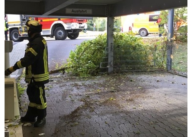 FW Mettmann: Feuerwehr-Einsatz im Parkhaus der Königshof-Galerie