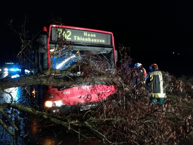 FW-HAAN: Neun Einsätze in Folge des Sturms