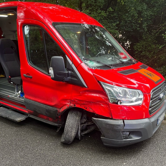 POL-RBK: Rösrath - Eine Person bei Verkehrsunfall in Forsbach leicht verletzt