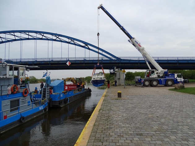 POL-NI: Nienburg-Havariertes Sportboot geborgen