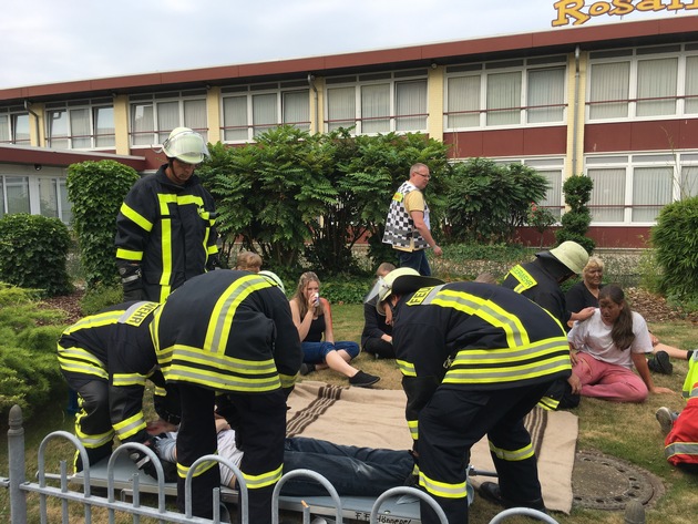 Feuerwehr Kalkar: ÜBUNG im Wunderland Kalkar- Feuer in der Westernbar