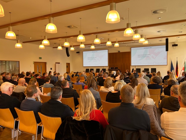 #sicherimDienst: Gewaltschutz im &ouml;ffentlichen Dienst / Fachtagung #sicherimDienst bringt 130 Fachkr&auml;fte zusammen