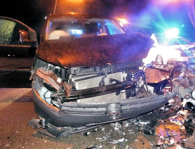 POL-PPWP: Kaiserslautern: Unfall unter Alkohol - fünf Verletzte