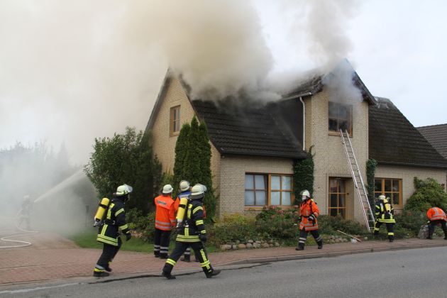 POL-WL: Erneute Brandstiftung an einem Einfamilienhaus