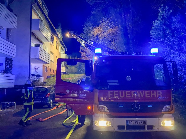 FW-BO: Wohnungsbrand in Dahlhausen - Zwei Personen werden leicht verletzt
