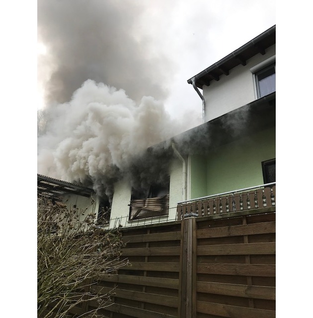 POL-PDMT: Wohnungsbrand in Mehrfamilienhaus