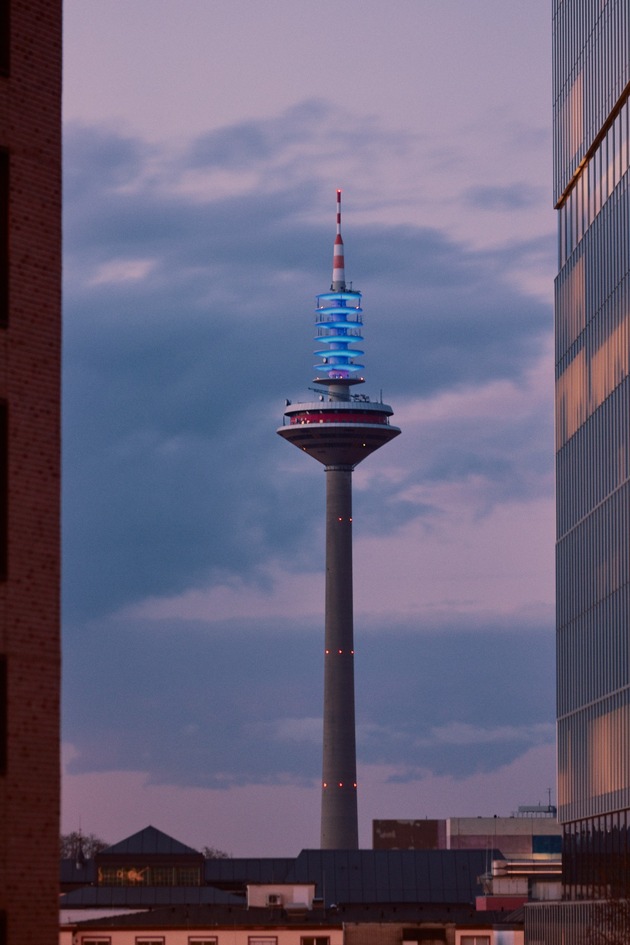 Europaturm bekennt Farbe f&uuml;r Europa