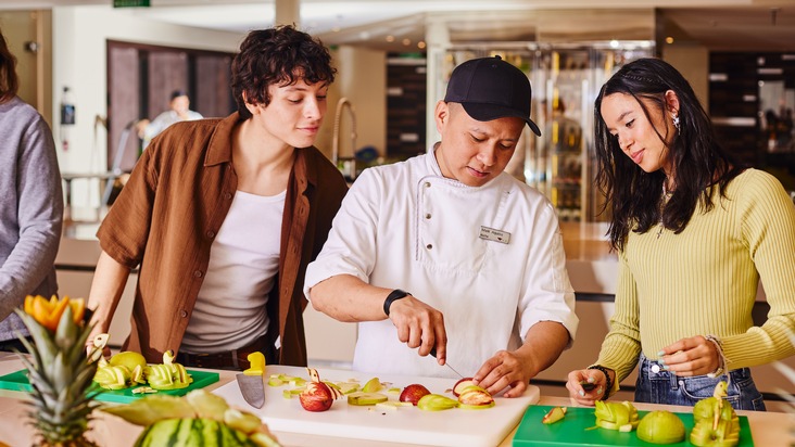 AIDA Pressemeldung: „Die Welt isst bunt“ – neues AIDA Kochbuch mit 90 internationalen Rezepten