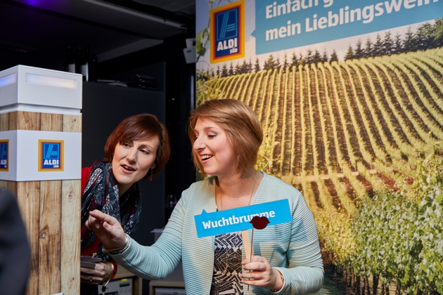 Weltmeister-Sommelier Markus Del Monego begeistert Gäste des ALDI SÜD Pop-up-Stores &quot;Meine Weinwelt&quot;