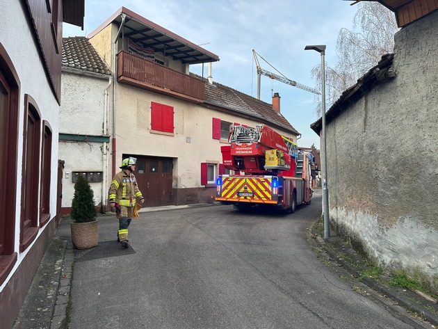 FW Weinheim: Gemeldeter Kaminbrand in der Rosengasse