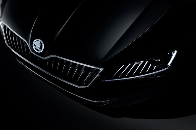 SKODA Showcar &quot;Superb Black Crystal&quot; brilliert durch Sternenstaub (FOTO)