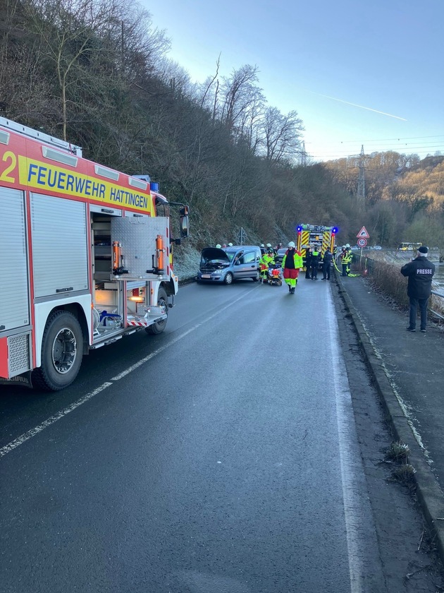 FW-EN: Verkehrsunfall mit vier Verletzten