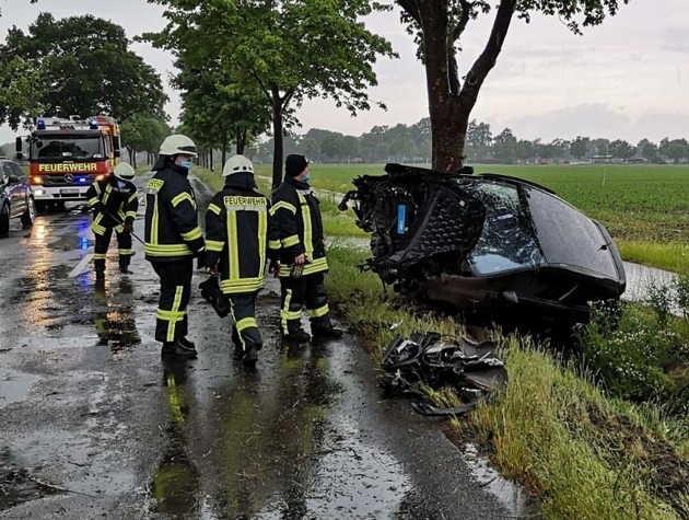 POL-STD: 19-jähriger Autofahrer bei Unfall zwischen Ahrensmoor und Ahlerstedt verletzt