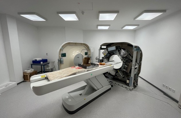 The new computerized tomography technique in Dr. Hospital.  Baker Ryan Sage Clinic