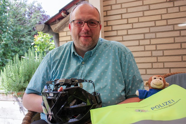 POL-ST: Mettingen, Mettinger überlebt heftigen Sturz mit E-Bike nur knapp - weil er einen Helm trug