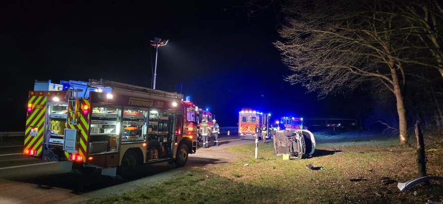 FW-WRN: Alleinunfall auf der Bundesautobahn 1 in Fahrtrichtung Bremen