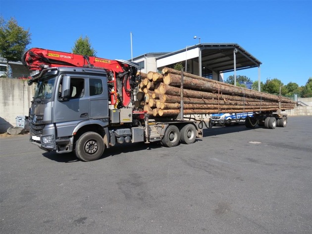 POL-PPTR: Holztransport mit fast 52 Tonnen gestoppt