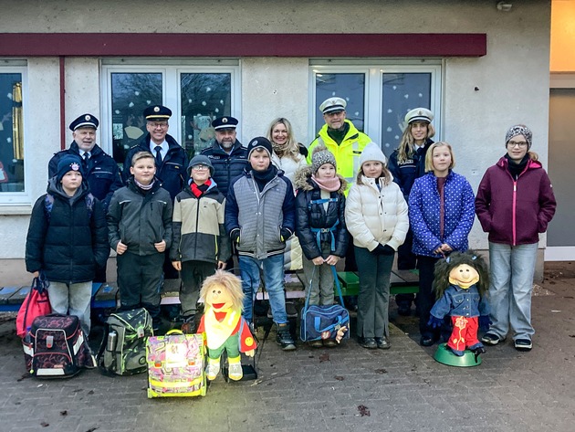 Mittelhessen: MARBURG-BIEDENKOPF: "Aktion Gl&uuml;hw&uuml;rmchen" - Sicher zur Schule in der dunklen Jahreszeit