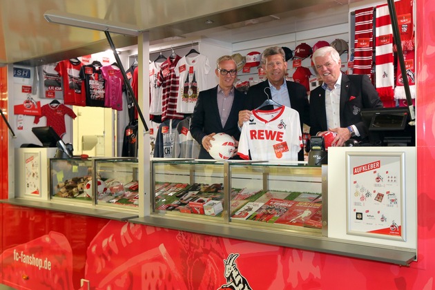 Ford und 1. FC Köln arbeiten zusammen: Partnerschaft bei Übergabe des neuen FC-Fanmobils bekräftigt (FOTO)