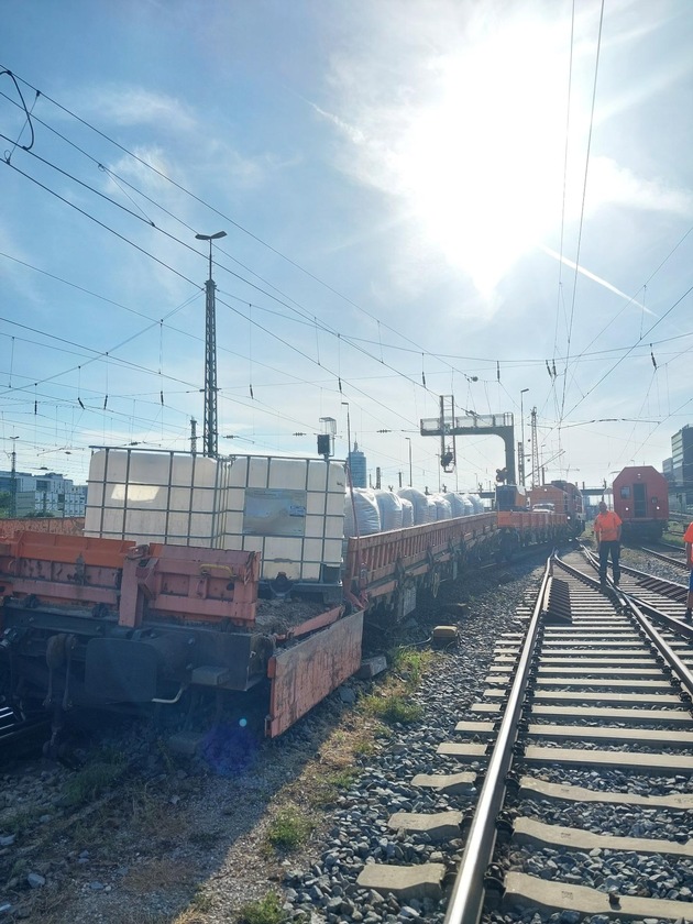 Bundespolizeidirektion M&uuml;nchen: Bauzug entgleist bei Rangierfahrt / Bundespolizei ermittelt wegen Gef&auml;hrdung des Bahnverkehrs