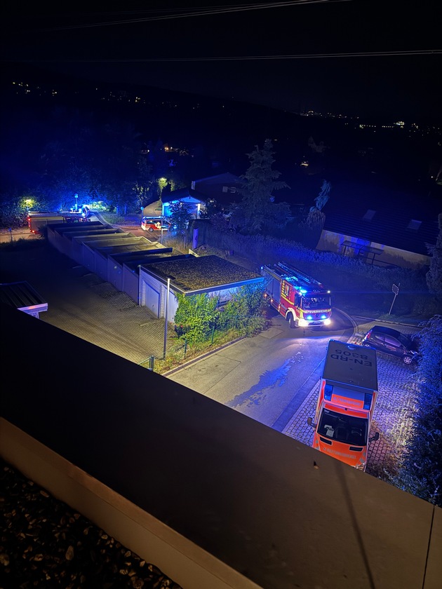 FW-EN: Brand im Patientenzimmer im Wohnheim am Millöcker Weg - Bewohner aus verrauchtem Zimmer gerettet - Vier Betroffene, zwei Verletzte