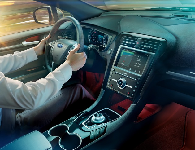 Ford Mondeo: Umfangreich aufgewertet mit neuem Hybrid-Kombimodell, modernen Motoren und 8-Gang-Automatik