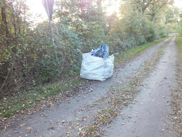 POL-SE: Ellerhoop - Unzulässige Müllablagerung von Big Bags - Polizei sucht Zeugen